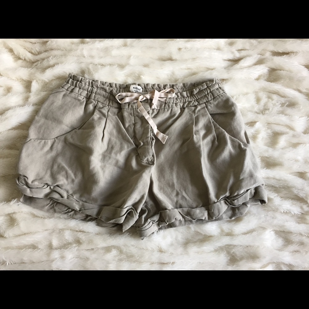 Wilfred - Khaki Shorts